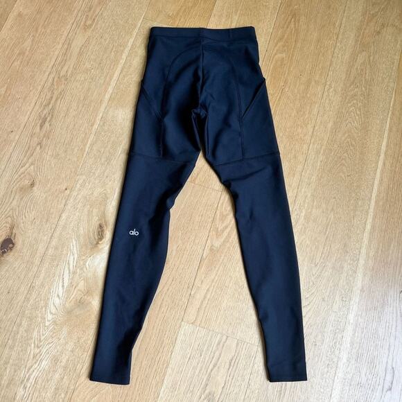 Alo Leggings with Pockets in Black - Picture 3 of 6